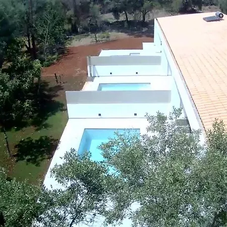 Splash With Private Pools * 尼基亚娜