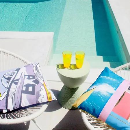 Splash With Private Pools 尼基亚娜