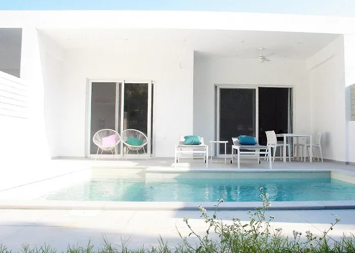 Апартаменты Splash With Private Pools Никиана