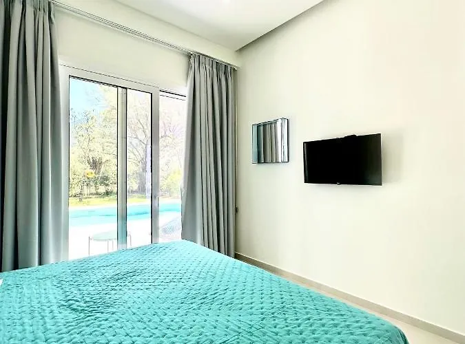 Splash With Private Pools Апартаменты *