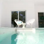 아파트 Splash With Private Pools 니키아나