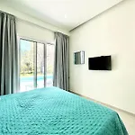 Splash With Private Pools Appartement *
