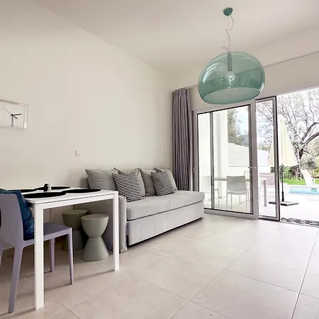 Splash With Private Pools Apartament