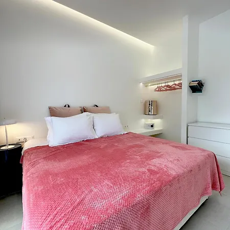 Splash With Private Pools Apartment Nikiana