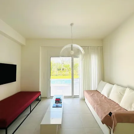 Splash With Private Pools Apartment