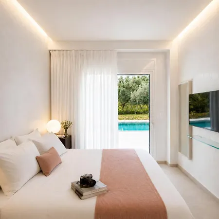Splash With Private Pools Никиана